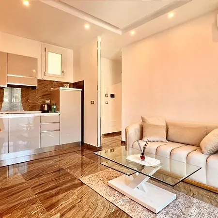 Golden Elegance شقة *