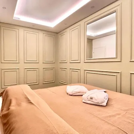 Golden Elegance Апартаменты *